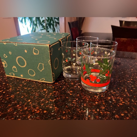 Pfaltzgraff Winterberry Festive Glass Set - Picture 8 of 8